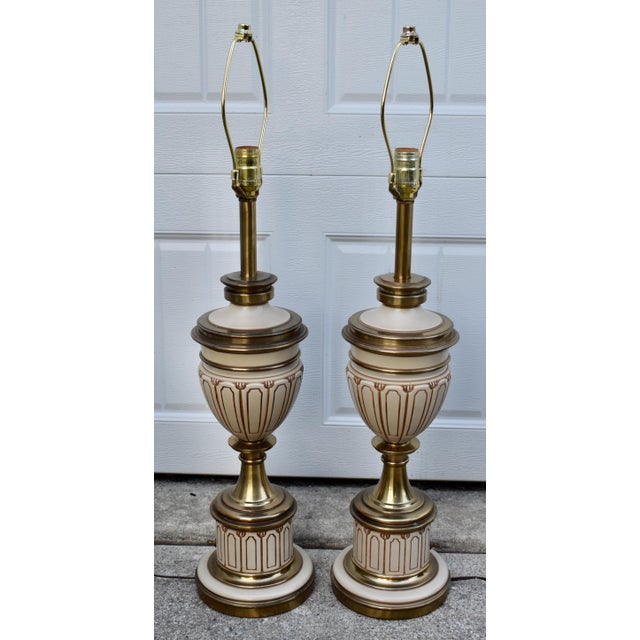 Hollywood Regency Pair Vintage Stiffel Brass Enamel Urn Table Lamps Mid Century Hollywood Regency For Sale - Image 3 of 13