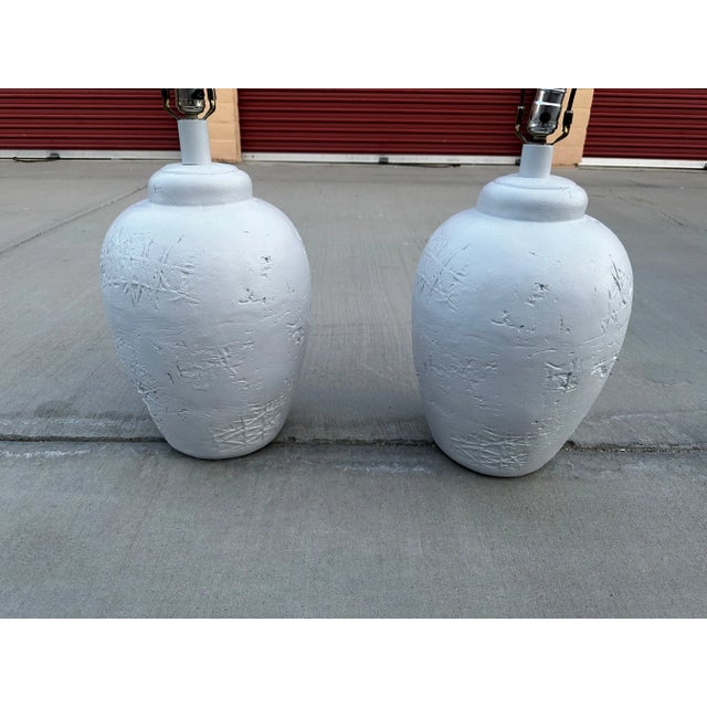 Postmodern Pair of White Postmodern Plaster Urn Table Lamps For Sale - Image 3 of 8