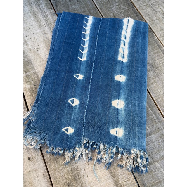 Vintage African Fade Indigo Denim Shibori Mudcloth 54”l X 41”w Textile | No. 164 For Sale In Los Angeles - Image 6 of 6