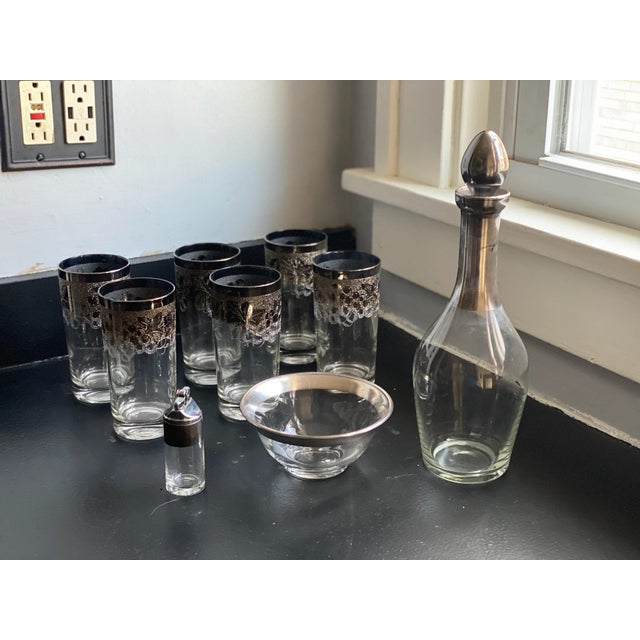 Serve your cocktails with pure mid-century glamour. This authentic Dorothy C. Thorpe silver band barware set includes...