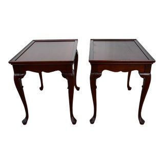 Mid 20th Century Pair of Hickory Co. Queen Anne Style End/Side Tables For Sale