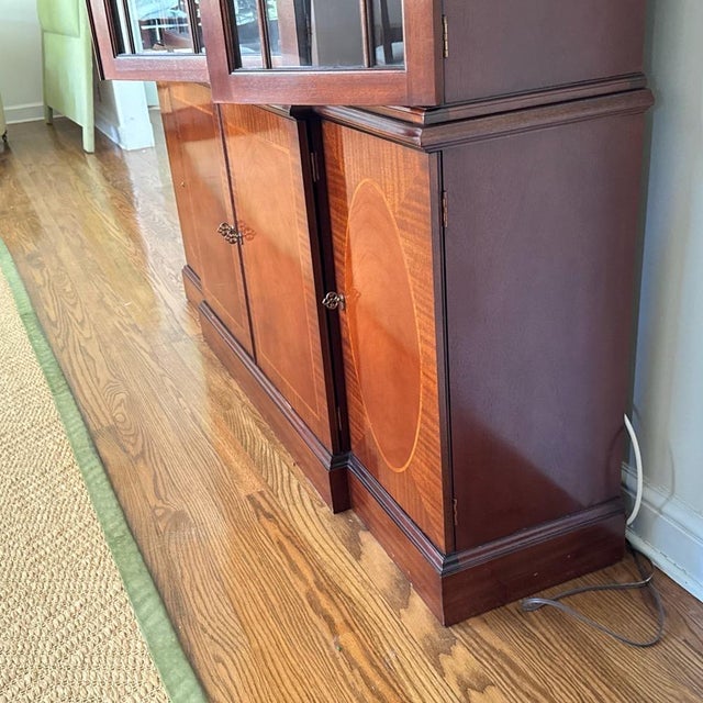 Late 20th Century Vintage Baker Georgian Style Lighted Mahogany Breakfront China Cabinet For Sale - Image 5 of 11