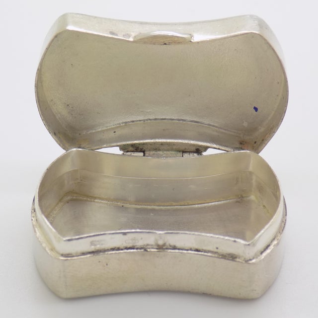 1950s Vintage Italian Silver 800 Hourglass Bow-Tie Blue Enamelled Pill Box, 1950s For Sale - Image 5 of 12