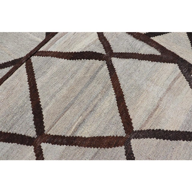 2020s Natural Color-Tone Flat-Weave Kilim in Diamond Design in Gray and Brown For Sale - Image 5 of 11