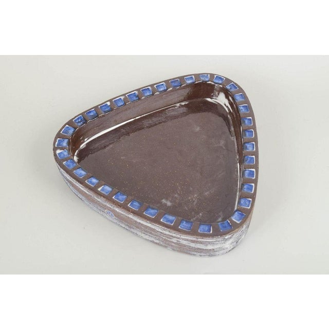 Mari Simmulson for Upsala Ekeby. Triangular dish, model 4155, 1960s. Low triangular ceramic dish with a brown base, white-...