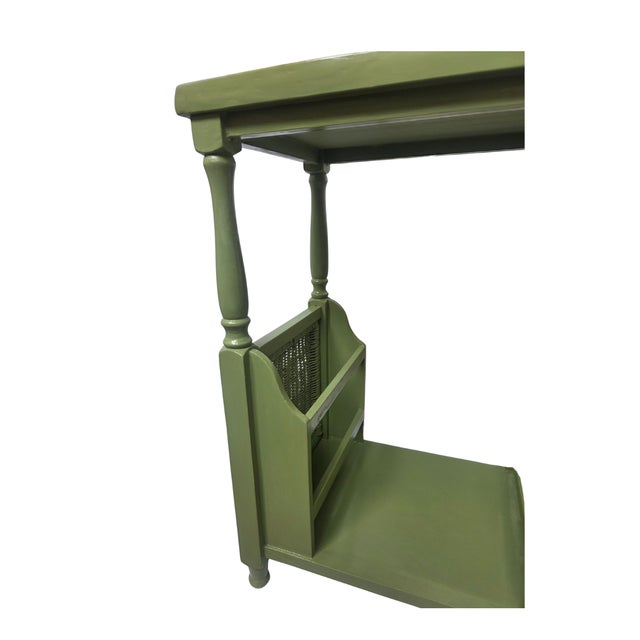 1960s Calke‑Green High‑Gloss Accent Table • Cottage Coastal Chinoiserie Style For Sale - Image 4 of 8