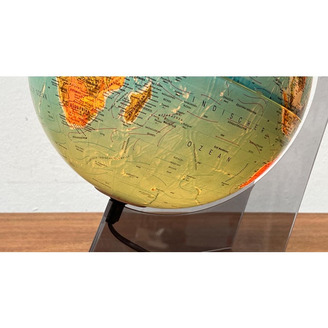 Mid-Century Modern Mid-Century Space Age Illuminated Globe Table Lamp with Acrylic Stand, 1960s For Sale - Image 3 of 18