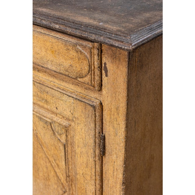 Italian 17th Century Italian Distressed Paint Wooden Buffet with Carved Diamond Motifs For Sale - Image 3 of 12