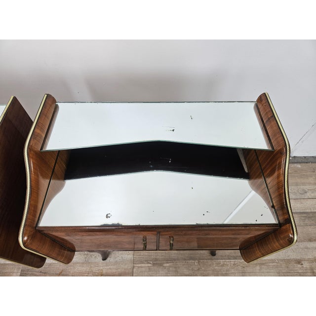 Art Deco Bedside Tables in Walnut Burl with Mirrored Shelves and Brass Handles, 1950, Set of 2 For Sale - Image 6 of 18