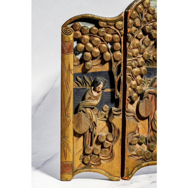 Early 20th Century Chinese Hand Carved Painted Vintage Small Three Panel Tabletop Screen Home Decor For Sale - Image 5 of 14