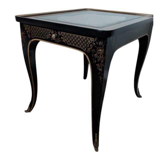 Drexel Heritage Vintage Drexel Et Cetera Chinoiserie Side Table With Burl & Glass Insert For Sale - Image 4 of 12