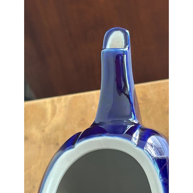 1950’s Hall China Company Made in the Usa Impeccable Iconic Vintage Cobalt Blue Doughnut Novelty Teapot For Sale - Image 18 of 18