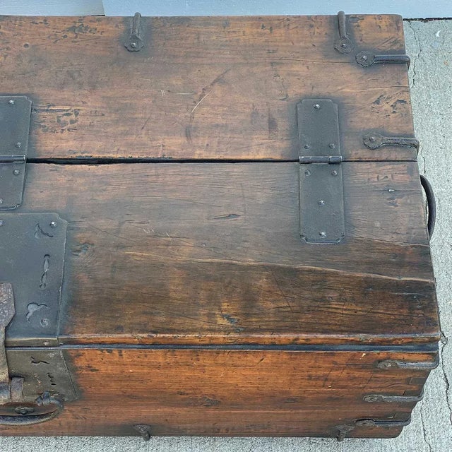 Korean Joseon Dynasty Wrought Iron Mounted Wood Coin Chest (Ton-Kwe) For Sale In Denver - Image 6 of 17