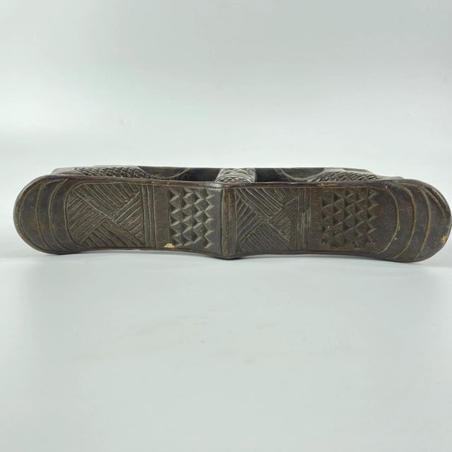 African Early 20th Century Songye Double Headrest with Lizards For Sale - Image 3 of 8