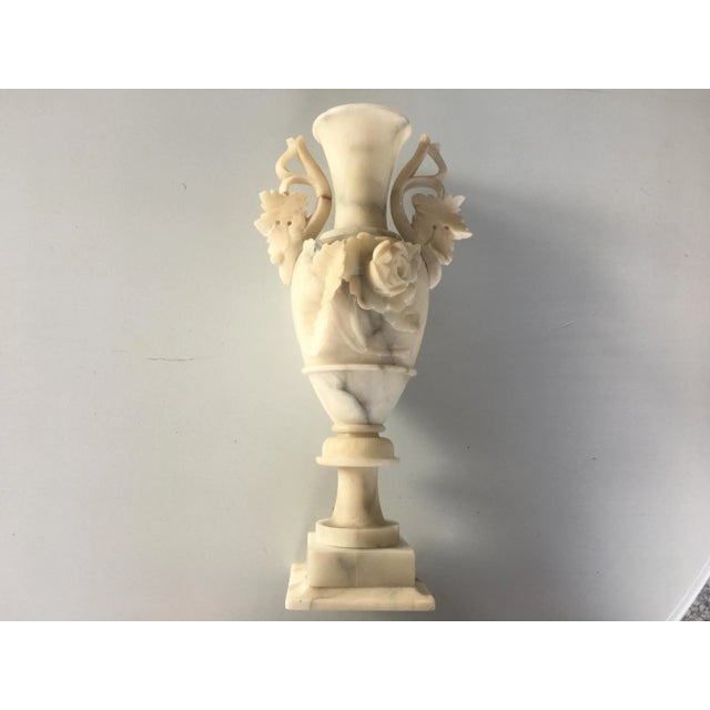 Marble Vase at the end of the 19th - 20th centuries In good condition . Glued ears visible in the photos. Dimensions: -...