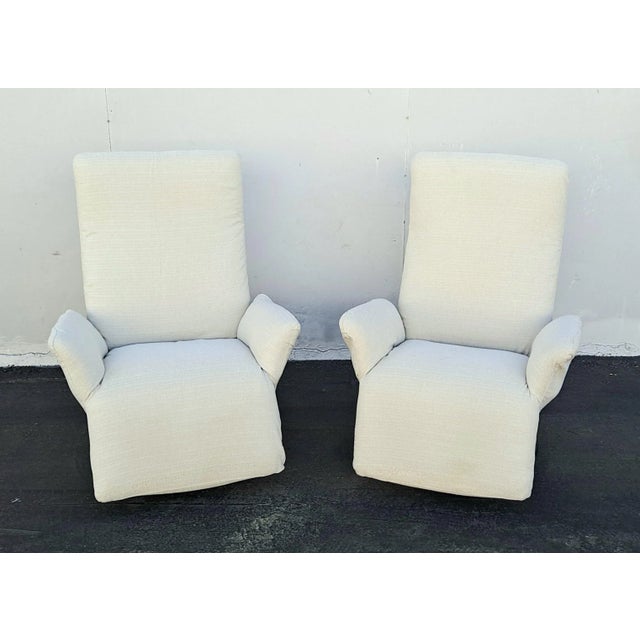 Italian 1970s vintage lounge chair in original white fabric from the 1970s the chair reclines when the reclining button...