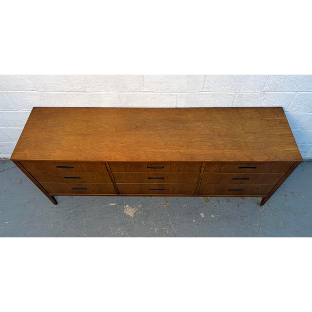 Mid 20th Century Modern Nine Drawer Dresser For Sale In New York - Image 6 of 12