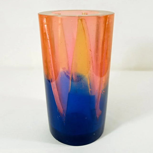 Vintage Orange and Blue Resin Vase by Steve Zoller , in Good conditions. Designed 1990 to 1999