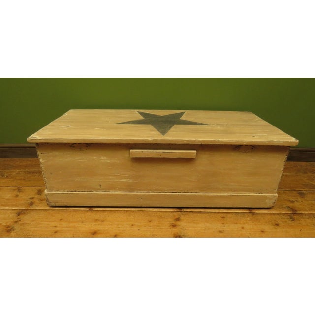 Folk Art Painted Blanket Box with Barn Star Design, 1890s For Sale - Image 4 of 18