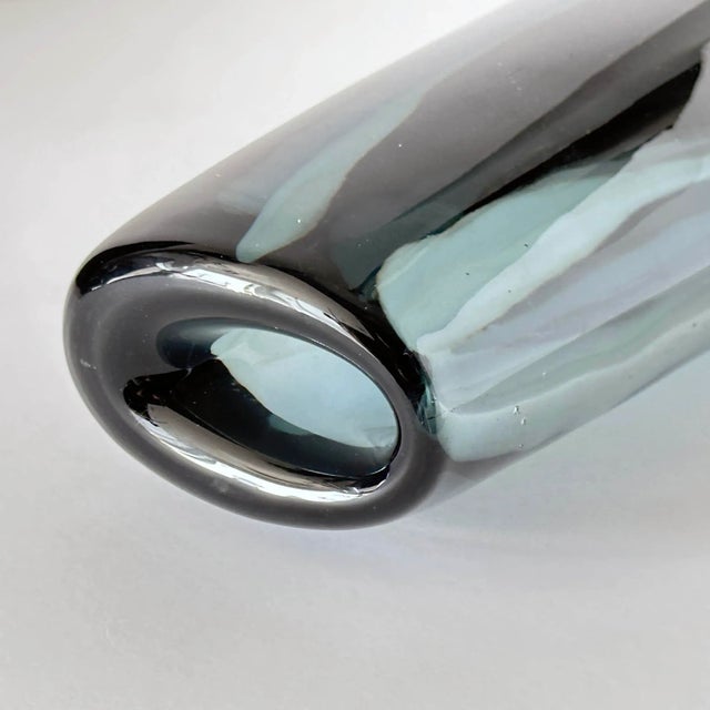 Mid-Century Modern Kosta Sweden Pre-1976 Sommerso Vase For Sale - Image 3 of 5