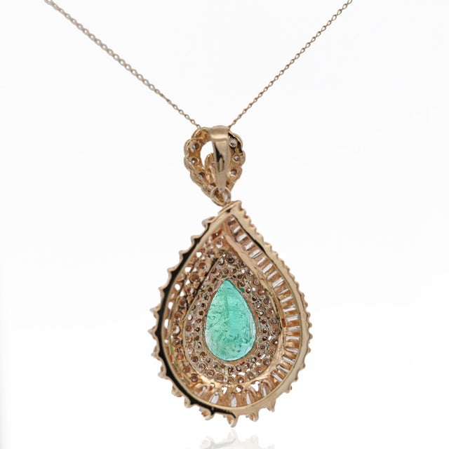 Green 4.5 Carat Pear Cut Colombian Emerald & Diamond 18k Gold Pendant Necklace For Sale - Image 8 of 8