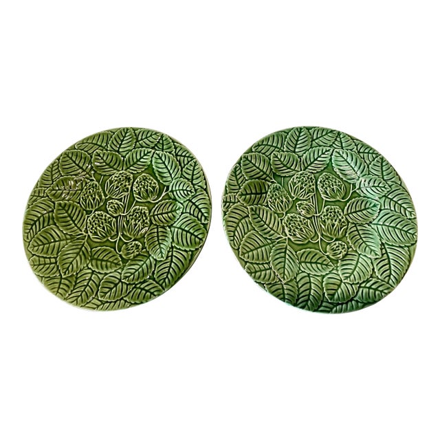 Vintage Bordallo Pinheiro Strawberry Dinner Plates- a Pair For Sale