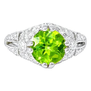 Late 20th Century 18K White Gold Peridot Diamond Ring Band, Size 7 For Sale