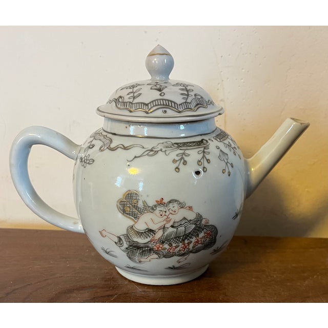 Antique 18th Century Qianlong Chinese Export Porcelain Tea Pot Decorated en Grisaille With Courting Couples For Sale - Image 9 of 13