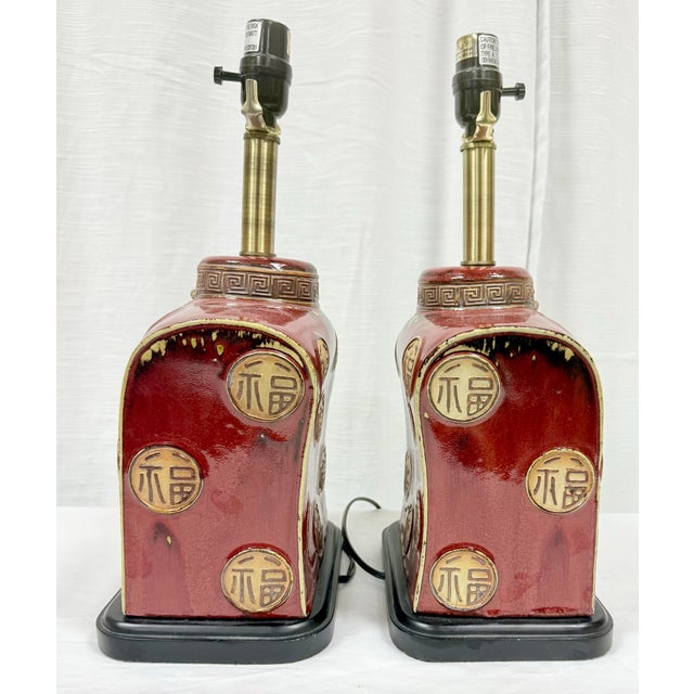 Stunning Vintage Chinoiserie Tang Suit Design Red Table Lamps - A Pair For Sale - Image 4 of 11