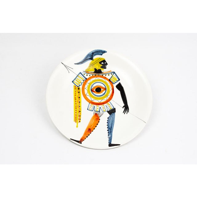 Roger Capron Hand-Painted Glazed Earthenware Plate with Eye-Shield Hoplite by Roger Capron for Vallauris, 1955-1960 For Sale - Image 4 of 13