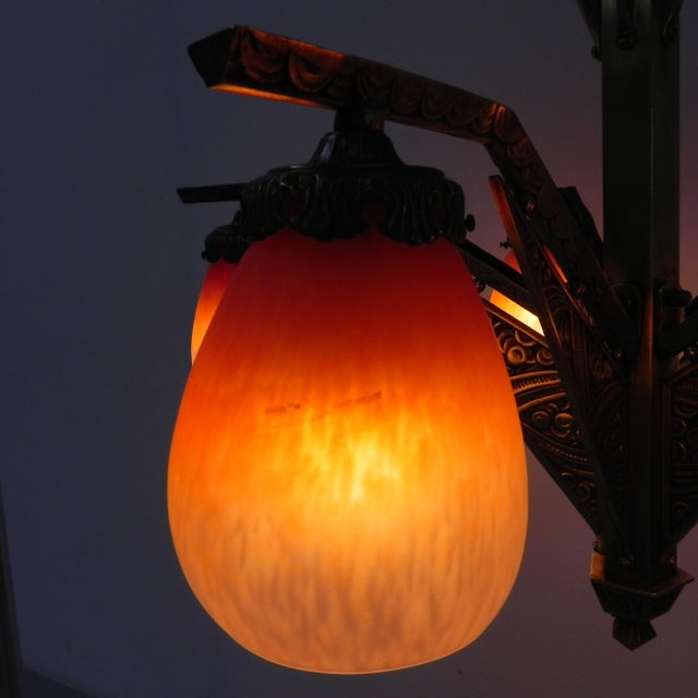 Height: 90 cm. Ø: 56 cm. Dimensions caps: Height: 12 cm. Ø: 10.5 cm. Origin: France, 1930s. The lamp is equipped with 5...