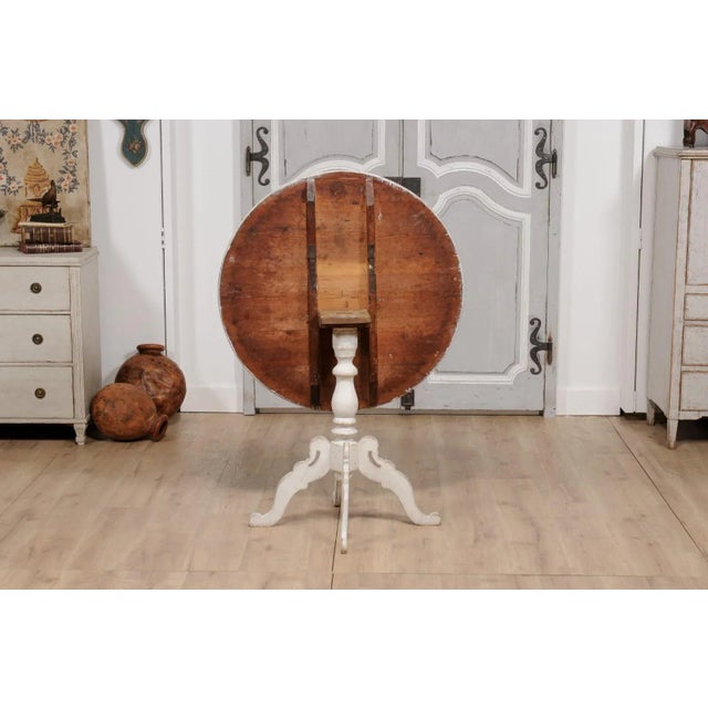 1860s Swedish Light Grey Painted Tilt-Top Table with Round Top and Carved Legs For Sale - Image 11 of 12