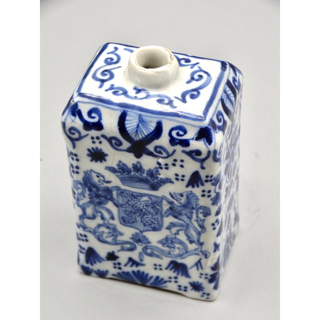 19th-Century English Delft Tea Caddy With Rampart Lions Hand Painted For Sale - Image 9 of 9