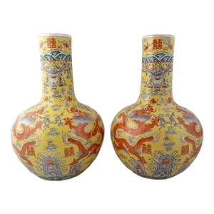 Early 20th Century Pair of Chinese Porcelain Tianqiuping Dragon Vases