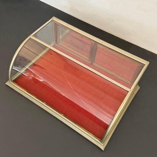 Antique Curved Glass Nickel Plated Countertop Display Case For Sale In New York - Image 6 of 11