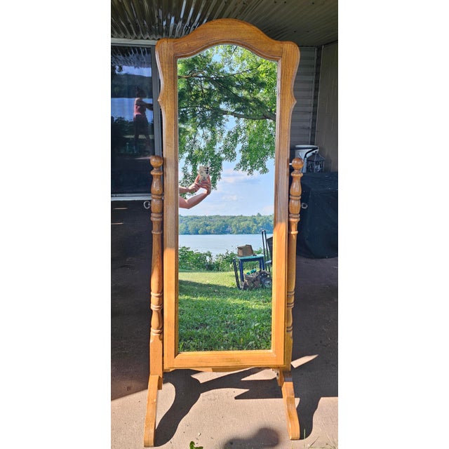 Late 20th Century Vintage Ethan Allen Heirloom Nutmeg Maple Colonial Cheval Swivel Floor Mirror - Model 10-5060 For Sale - Image 5 of 7