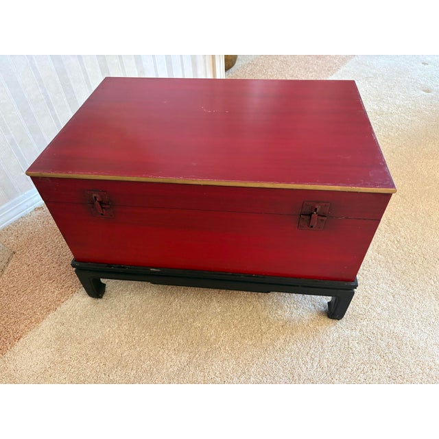 1960s Red Wood Chinese Medallion Hinge-Top Trunk For Sale - Image 5 of 6