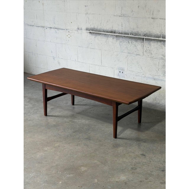 This rectangular coffee table features an extendable design with two pull-out leaves. Its clean lines and tapered legs...