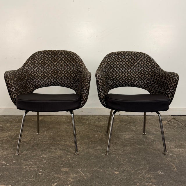 Mid-Century Modern Pair of Eero Saarinen for Knoll Executive aArmchairs For Sale - Image 3 of 12