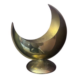Vintage Sculptural Brass Crescent Bowl on Pedestal Stand For Sale