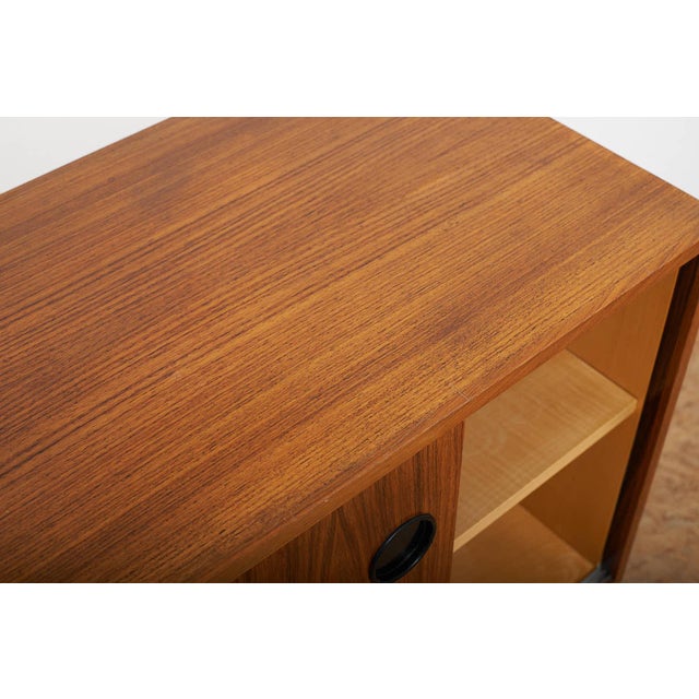 Wood Schiebetürkorpus 943 Sideboard with Chrome-Plated Tubular Steel Legs and Rosewood Veneer by Kurt Thut for Thut Möbel, 1953 For Sale - Image 7 of 13