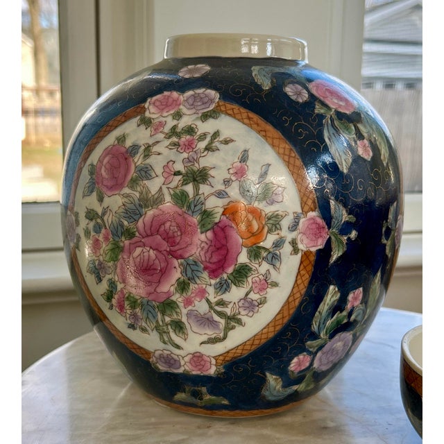 Asian Style Blue Floral Chinese Export Lidded Jar For Sale - Image 4 of 9