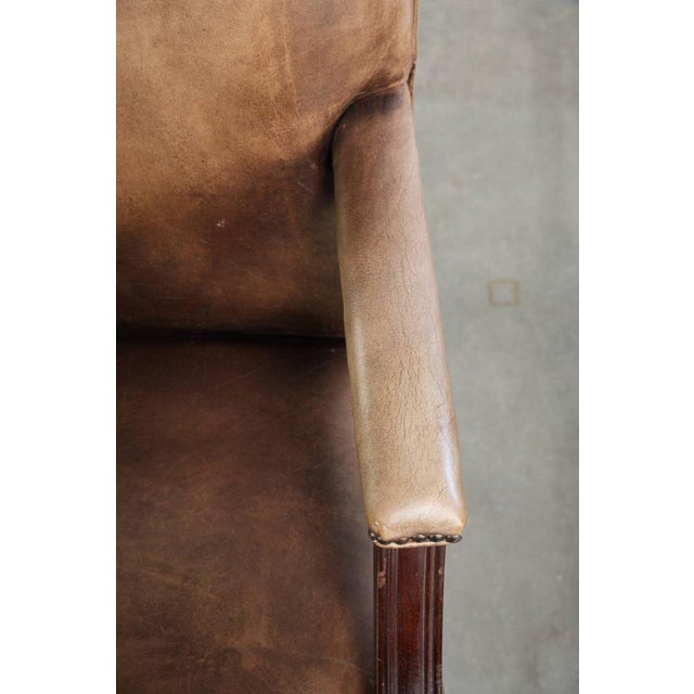 Beige English-Style Gainsborough Desk Chair in Cowhide Leather For Sale - Image 8 of 13