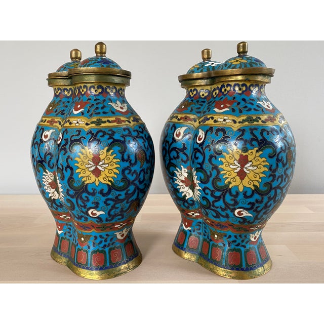1950s Chinese Cloisonné Double Gourd Jars Sourced by Mario Buatta from Slatkin & Co. - a Pair For Sale In New York - Image 6 of 13