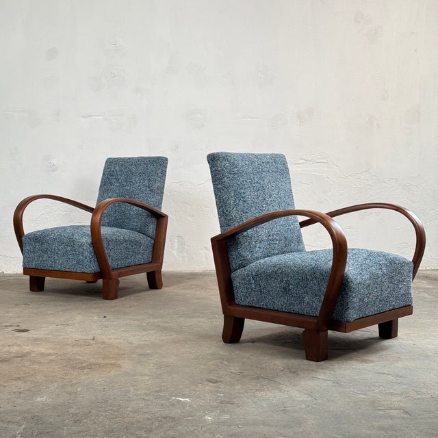 This pair of armchairs is a classic example of hungarian mid-century design, manufactured in the 1960s by the prestigious...