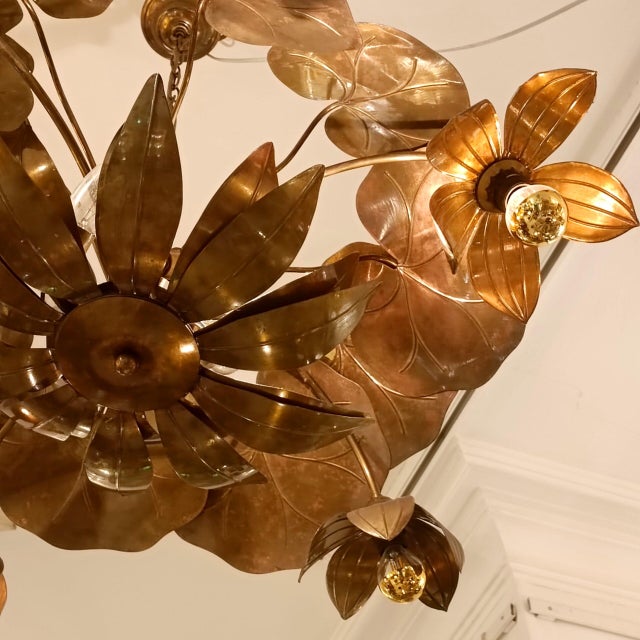Ceiling lamp with floral motifs, designed by Willy Daro in the 1970s. It features a lower crown of water lilies that...