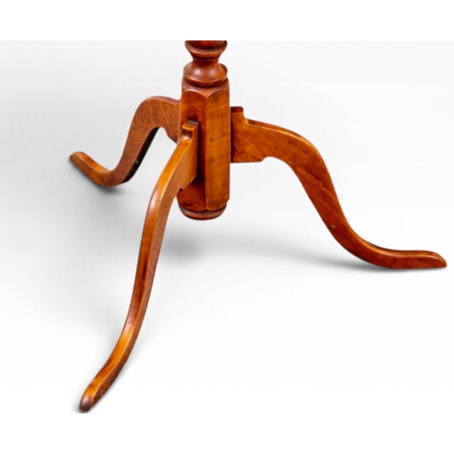 Amber Late 20th Century Eldred Wheeler Bench-Made Tiger Maple Hexagonal Candlestand Pedestal Table For Sale - Image 8 of 9