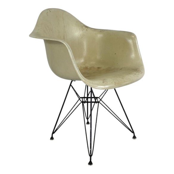 Parchment White Fibreglass DAR Chair by Charles and Ray Eames for Herman Miller, 1950s For Sale