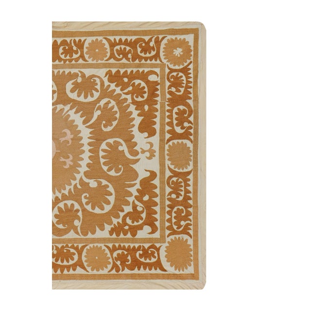 Mid-Century Modern Suzani Pattern Beige & Terracotta Textile – Boho Embroidered Table Decor 3'6'' X 4'2'' For Sale - Image 3 of 10