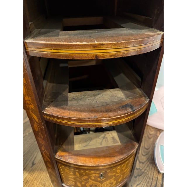 Continental Neoclassical Revival Inlaid Kidney-Form Writing Desk With en Suite Chairs, Early 20th Century For Sale - Image 9 of 10